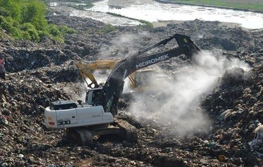 Опубликованы последние фото спасателей, погибших на свалке под Львовом