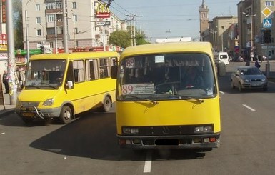 Житель Запорожья из-за беременной жены сломал челюсть маршрутчику