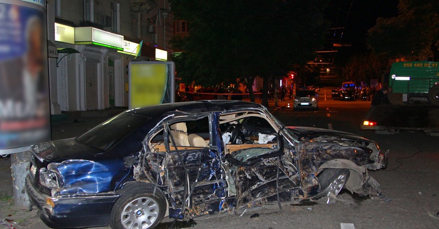 В центре Днепра девушка на БМВ убила человека на остановке