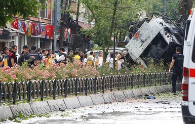 В Стамбуле от взрыва террористов погибли 11 человек 