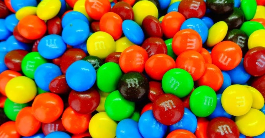 Суд запретил продавать M&M's в Швеции