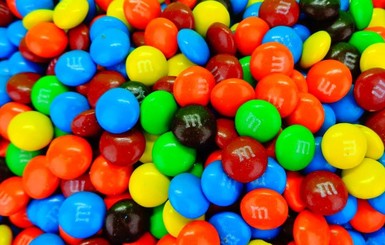 Суд запретил продавать M&M's в Швеции