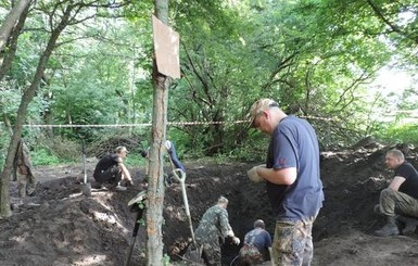 Днепровские поисковики обнаружили 73-летний военный штурмовик с останками экипажа