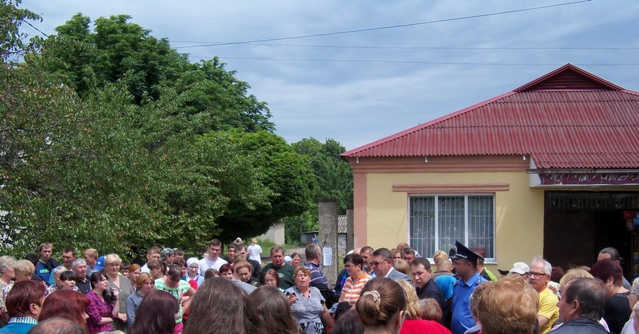 В Харьковской области город взбунтовался против цыганского табора 