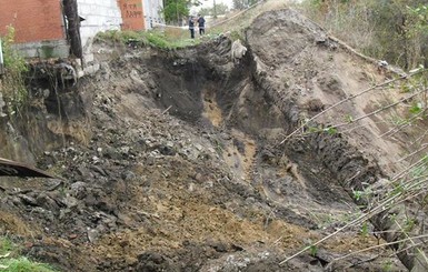 В Кривом Роге мужчину насмерть привалило землей 