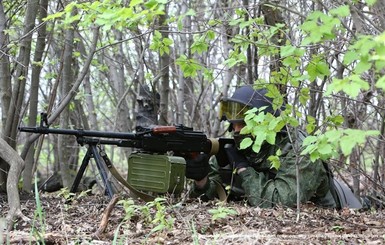 Сутки в зоне АТО: под обстрелом оказались  Луганское, Новоселовка и Марьинка