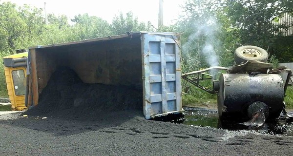 В Луганской области в результате аварии на девочку перевернулась цистерна со смолой