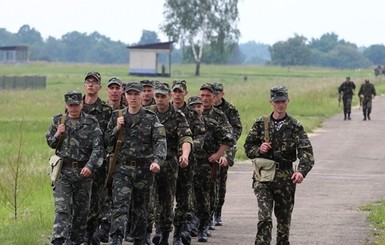 Военные будут подписывать контракт только на шесть месяцев