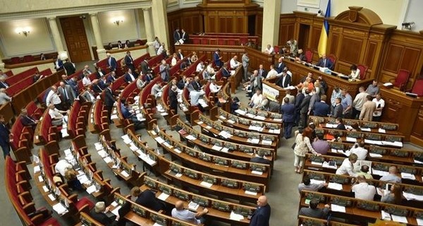 Парламент пополнится двумя женщинами