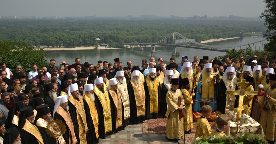 Паломники помолились на Владимирской горке и пошли в Лавру. Хроника событий 