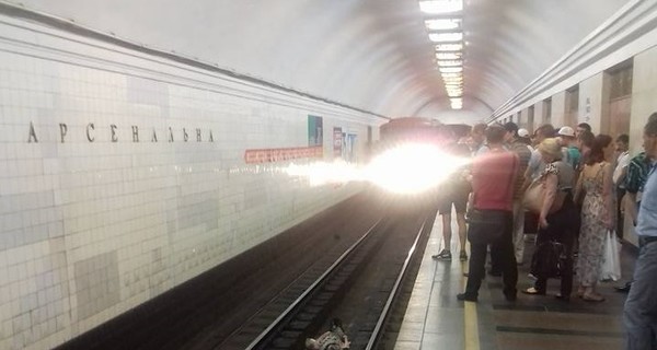 В киевском метро мужчина упал на рельсы