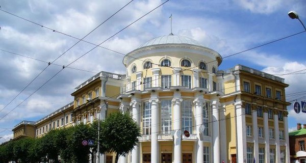 В Винницкой облгосадминистрации в знак протеста разбили окна