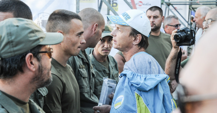 В Одессе произошла драка между противниками мэра, его охраной и полицией