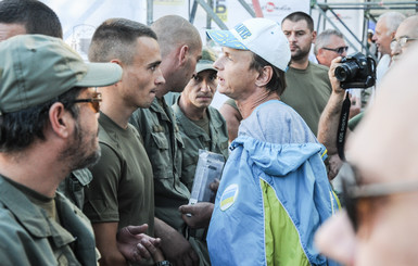 В Одессе произошла драка между противниками мэра, его охраной и полицией