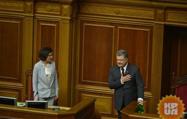 Порошенко пообещал не подписывать бюджет с отмененными стипендиями