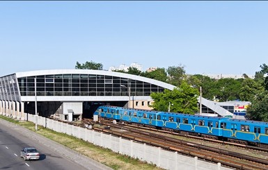 В Киеве убили четыре собаки у входа в метро 