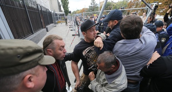 Выборы в Госдуму:  Нацгвардейцев обзывали 