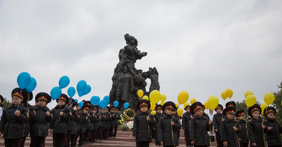 75-годовщина трагедии в Бабьем Яру: с концертом и откровенными историями политиков