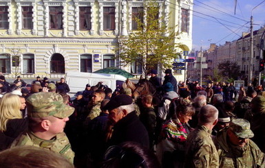 На марше УПА участник попытался напасть на полицейского