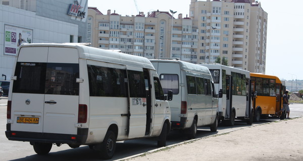 В Николаеве водитель маршрутки избил подростка-нарушителя