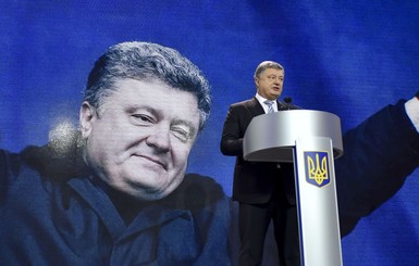 Порошенко пояснил, почему не ввел военное положение: 