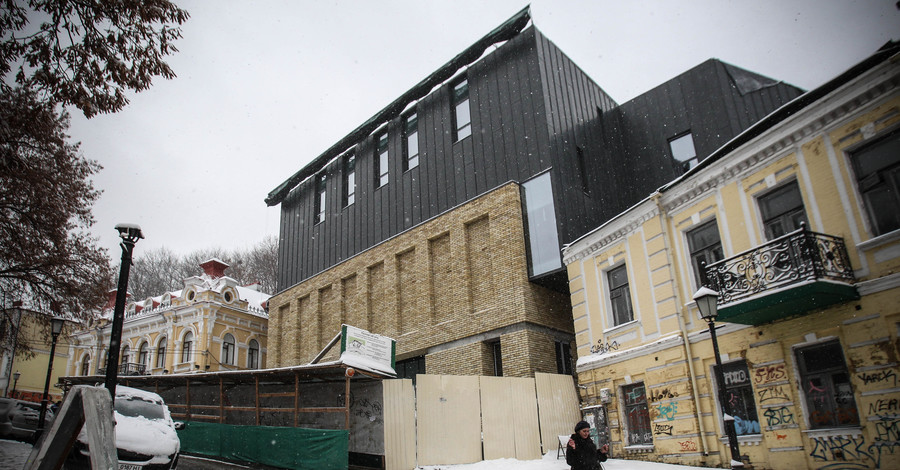 Кличко недоволен скандальным фасадом Театра на Подоле