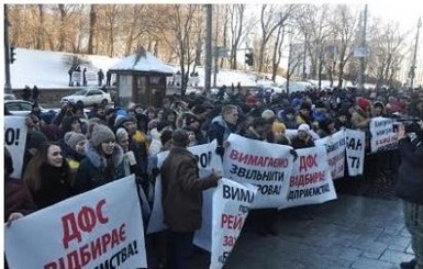 В Евросоюзе обеспокоены участием украинской власти в рейдерской атаке на 