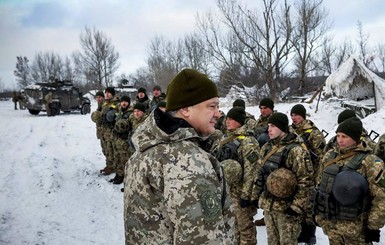 Военных с профессиональным праздником поздравили Порошенко, Турчинов и Гройсман