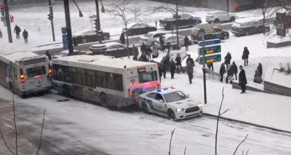 Новым хитом сети стала массовая ледяная авария в Канаде