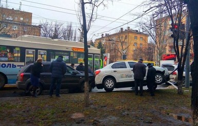 В Мариуполе столкнулись пять машин