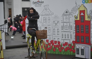 В Киеве новогодняя фотозона на Почтовой стала любимым местом горожан