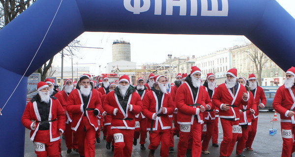 В Днепре прошел забег Дедов Морозов