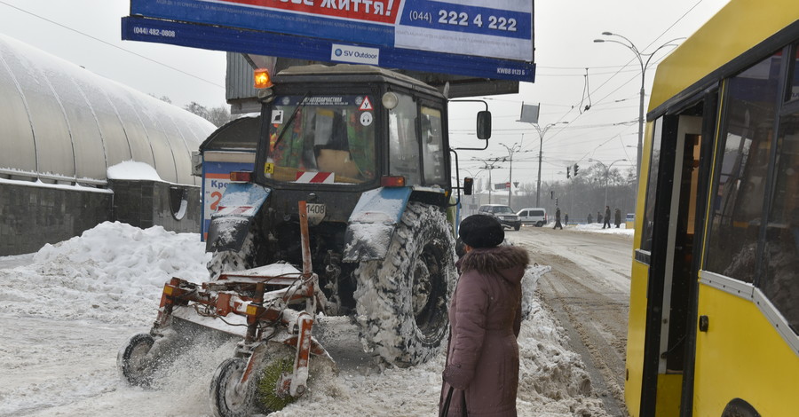 Как проходит уборка снега в Киеве: фото