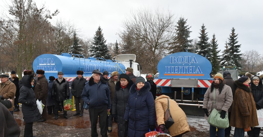 Почему крещенская вода у одних портится, а у других стоит десятилетиями