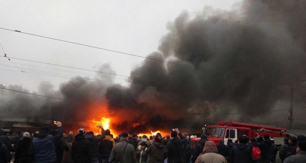 В Одессе начался пожар на рынке 