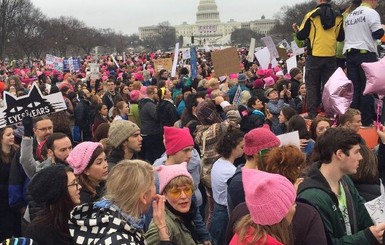 На акцию против Трампа в Вашингтоне вышли тысячи человек