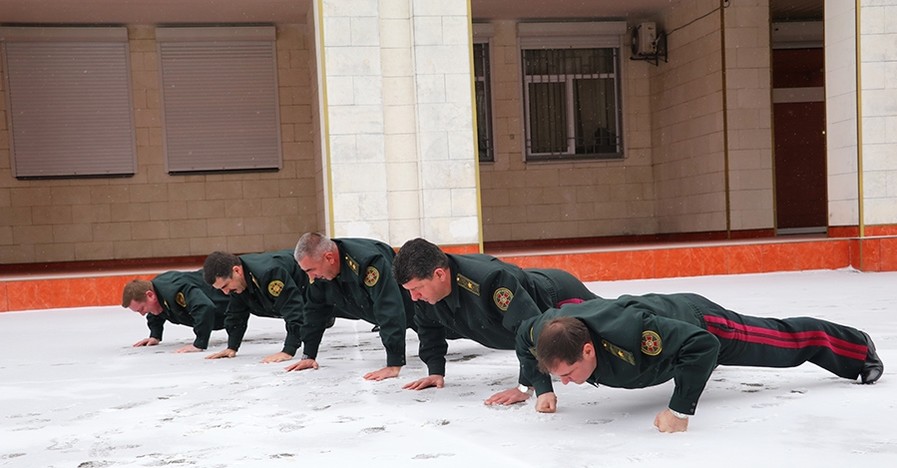 Пятеро украинских генералов приняли участие во флешмобе 22PushupChallenge