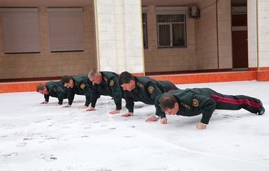 Пятеро украинских генералов приняли участие во флешмобе 22PushupChallenge