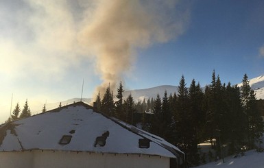 Соцсети: на Драгобрате сгорел дом верховного судьи