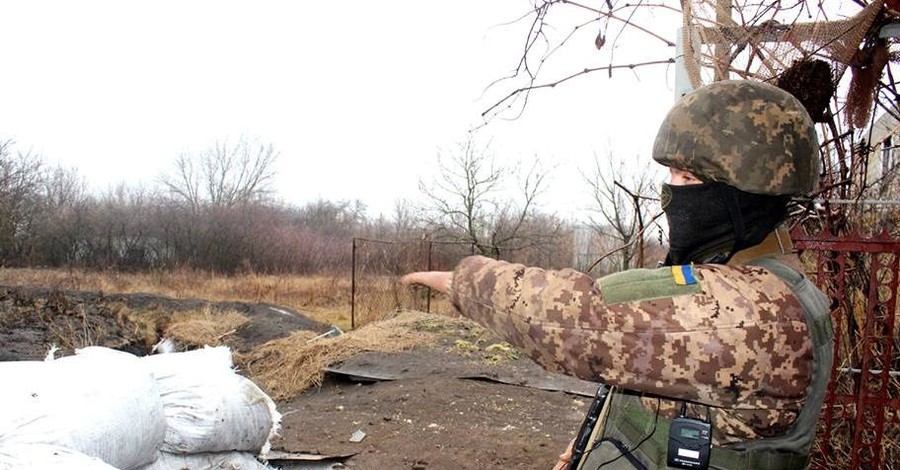 В зоне АТО сообщили о гибели военного и показали обстрелы Водяного