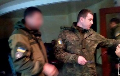 В Бахмуте за буйным вооруженным нардепом приехала полиция