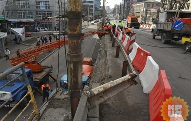 По Шулявскому мосту возобновили проезд машин, но ремонт дороги продлится два года