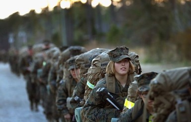 В сеть вывалили новую порцию обнаженных фото девушек-морпехов из США