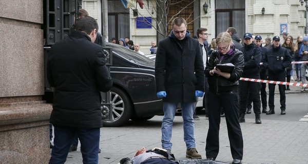 Все видео очевидцев с места убийства Дениса Вороненкова