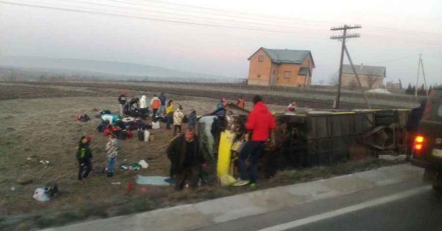 Во Львовской области перевернулся автобус с белорусскими туристами 