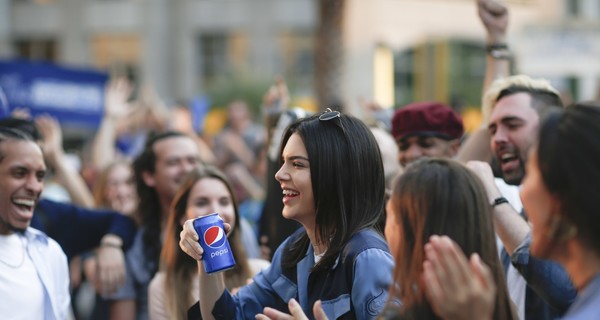 Что не так с новой рекламой Pepsi?