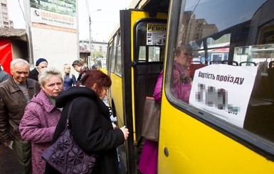 В Житомире водитель маршрутки выгнал и избил пассажира 