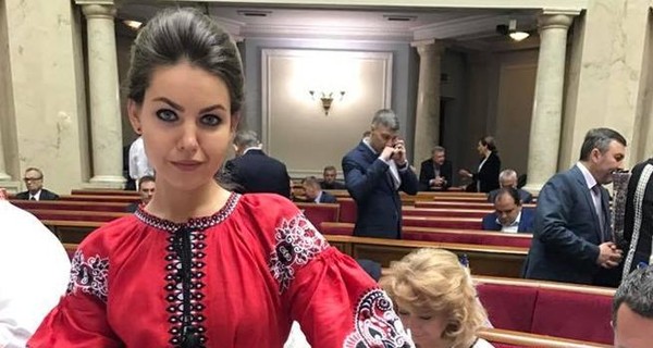 Сюмар и Кошелева пришли в Раду в вышиванках за 20 тысяч гривен