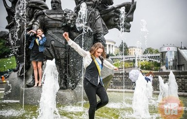 Последний звонок: что говорят сегодняшние выпускники школ о политике