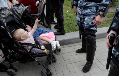 Итоги всероссийского митинга: в Москве и Петербурге 1000 задержанных, драки и газ 